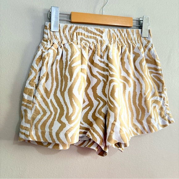 Dynamite High Waist Yellow & Cream Zebra Shorts Lined & Pockets - Picture 4 of 13